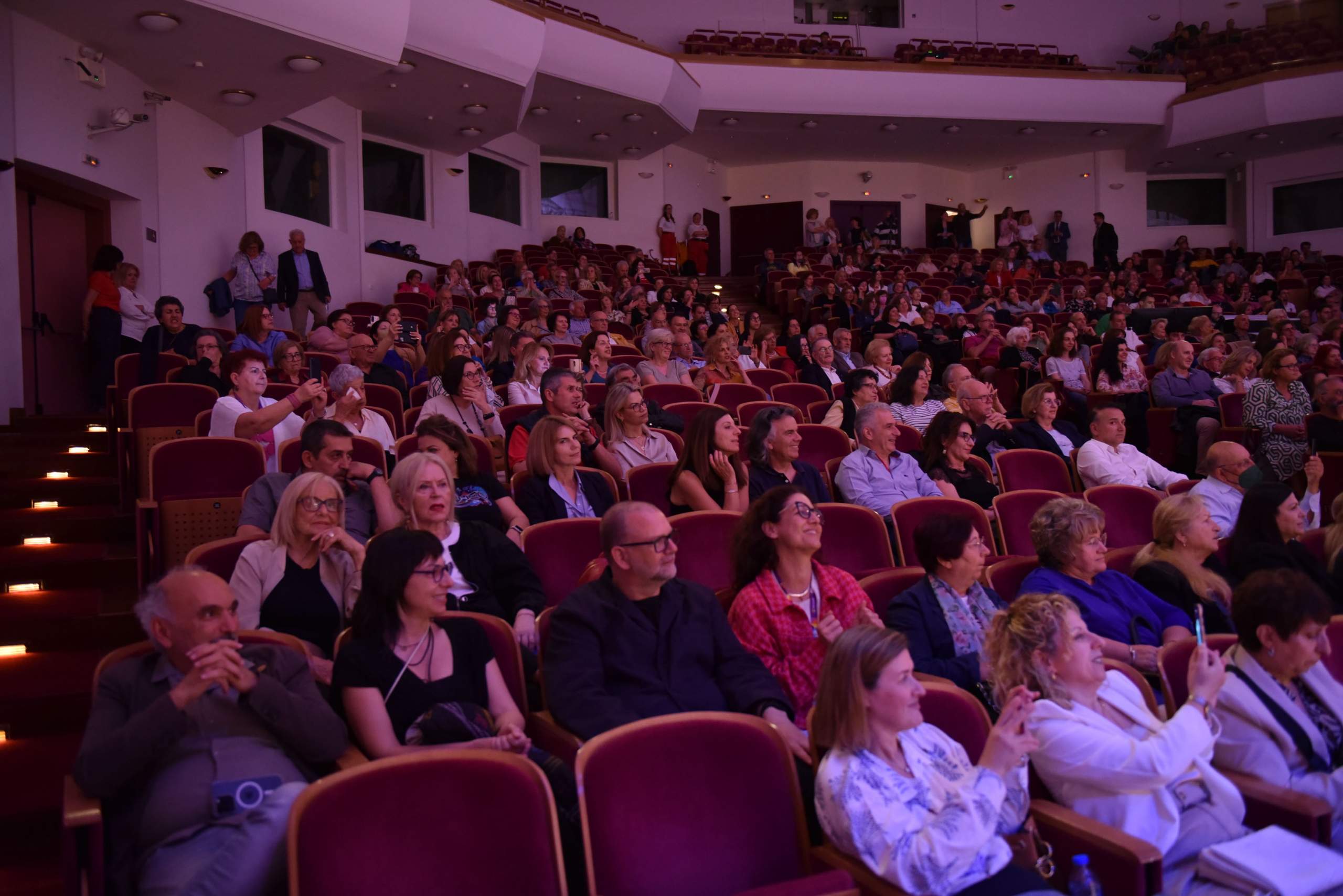 Ενθουσίασε το κοινό το αφιέρωμα στον αξέχαστο Λουκιανό Κηλαηδόνη του περιοδικού “Πατρινόραμα”