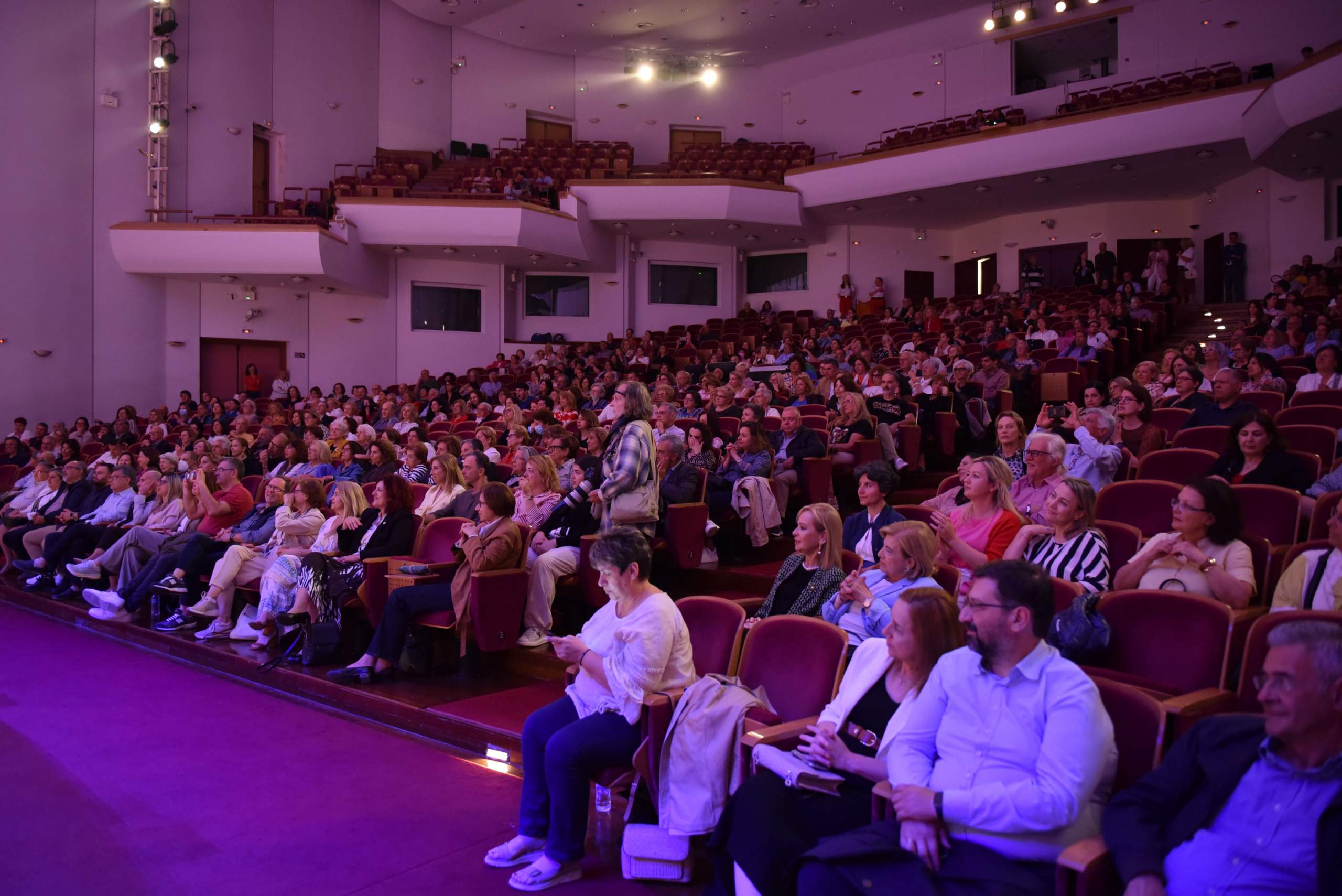 Ενθουσίασε το κοινό το αφιέρωμα στον αξέχαστο Λουκιανό Κηλαηδόνη του περιοδικού “Πατρινόραμα”