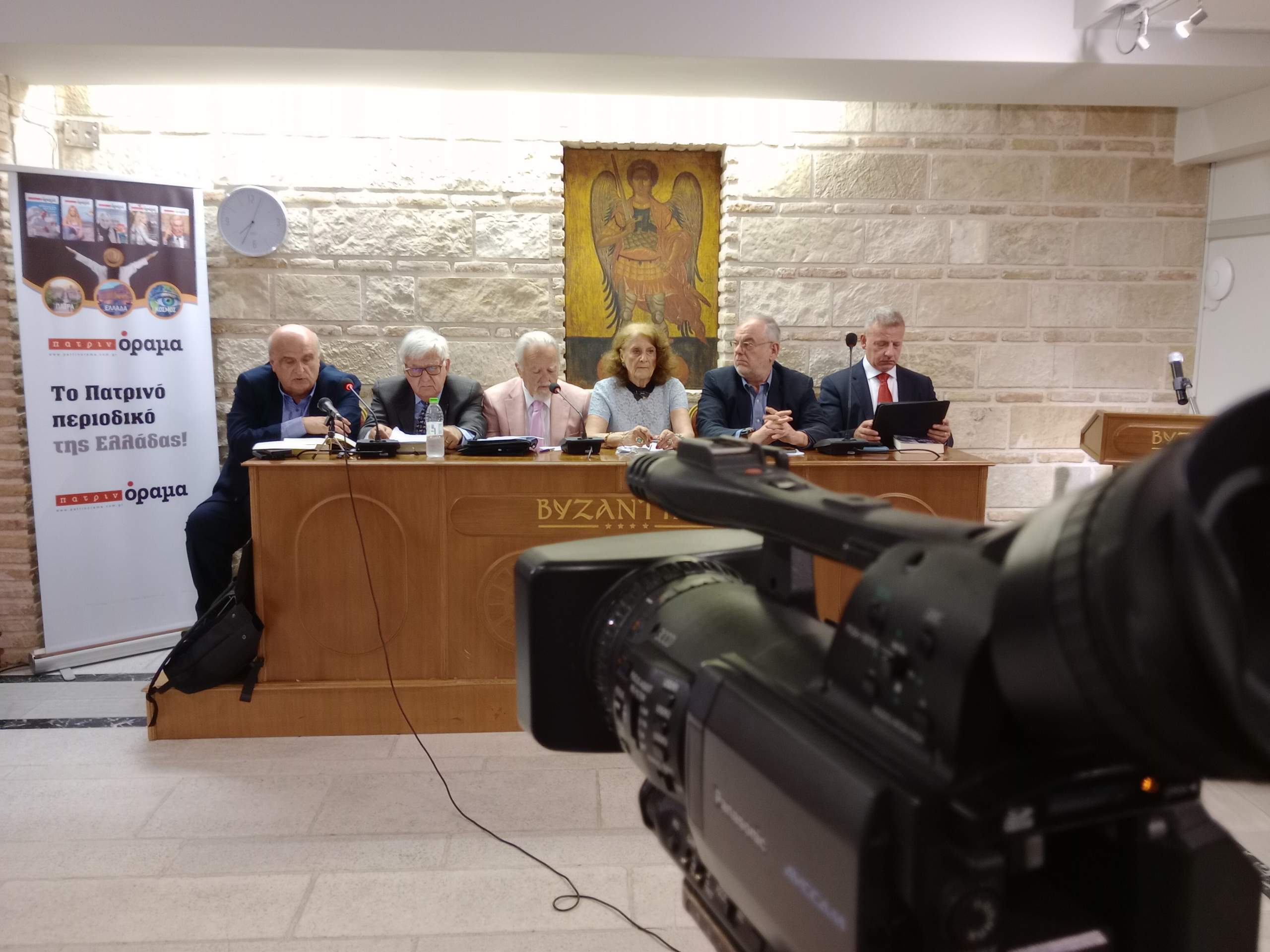 Με μεγάλη επιτυχία πραγματοποιήθηκε η παρουσίαση του βιβλίου της Μαρίας Νεγρεπόντη – Δελιβάνη «Για Ελλάδα που Ματώνει» από το περιοδικό «πατρινόραμα»