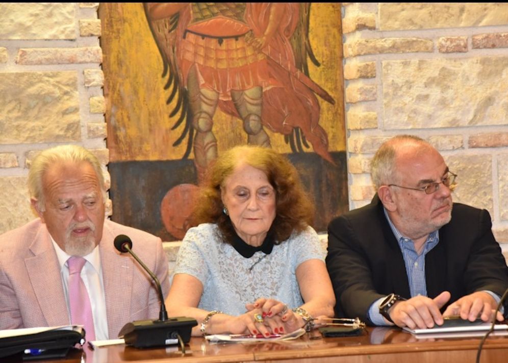 Με μεγάλη επιτυχία πραγματοποιήθηκε η παρουσίαση του βιβλίου της Μαρίας Νεγρεπόντη – Δελιβάνη «Για Ελλάδα που Ματώνει» από το περιοδικό «πατρινόραμα»