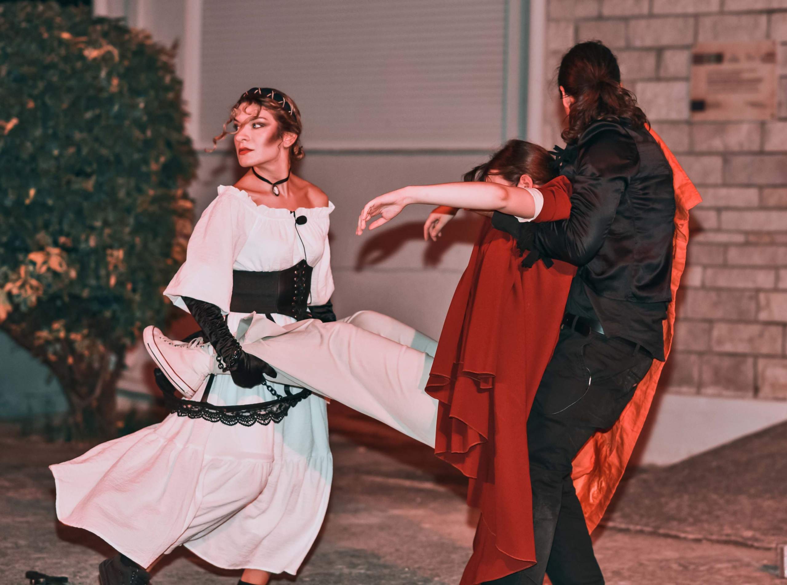 H Θεατρική Ομάδα  του Πολιτιστικού Συλλόγου Αραχωβιτίκων ανεβάζει την παράσταση “Ποιος Ζει Ποιος Πεθαίνει(ς)”