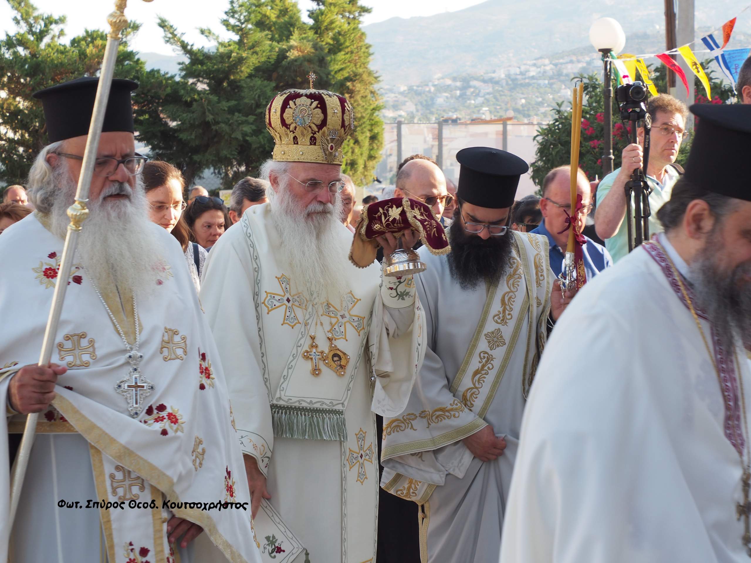 Ο Μητροπολίτης Μεσογαίας κ. Νικόλαος εγκαινίασε τον Ιερό Ναό Αγίων Θεοδώρων Γέρακα – Αττικής
