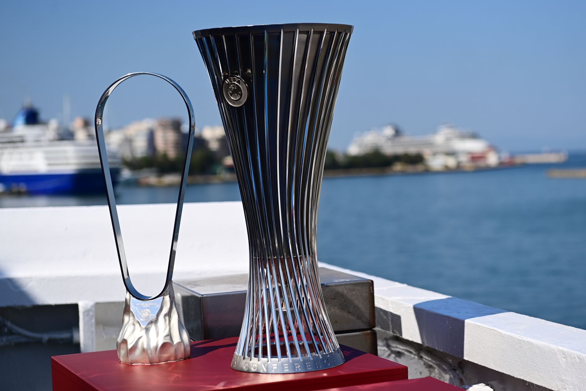 Οι ευρωπαϊκές «κούπες» του Ολυμπιακού έρχονται στην πλατεία Τριών Συμμάχων