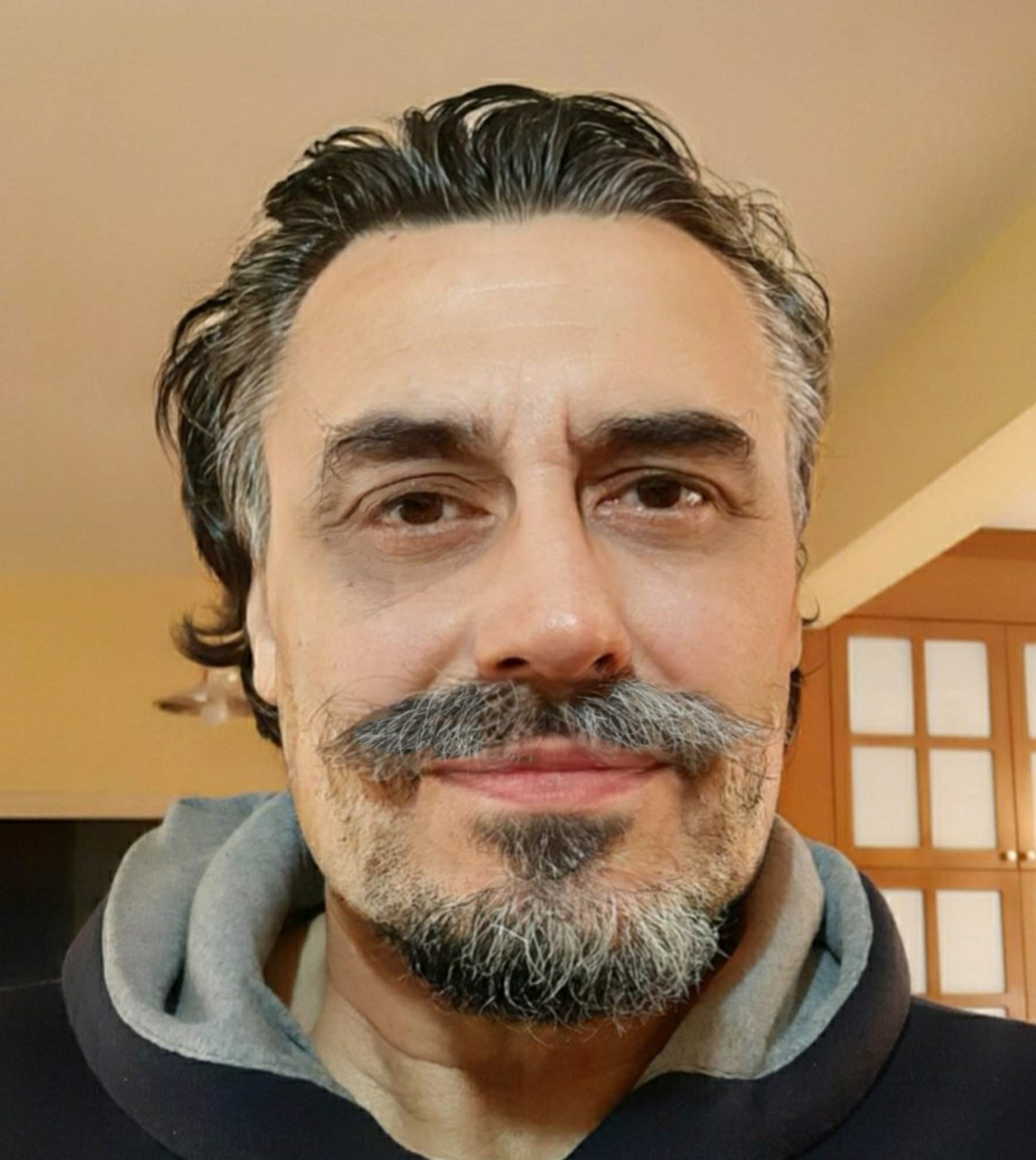 Σωκράτης Ευγενίδης εικαστικός- ζωγράφος :«Η Σαντορίνη μέσα από τα μάτια του!»
