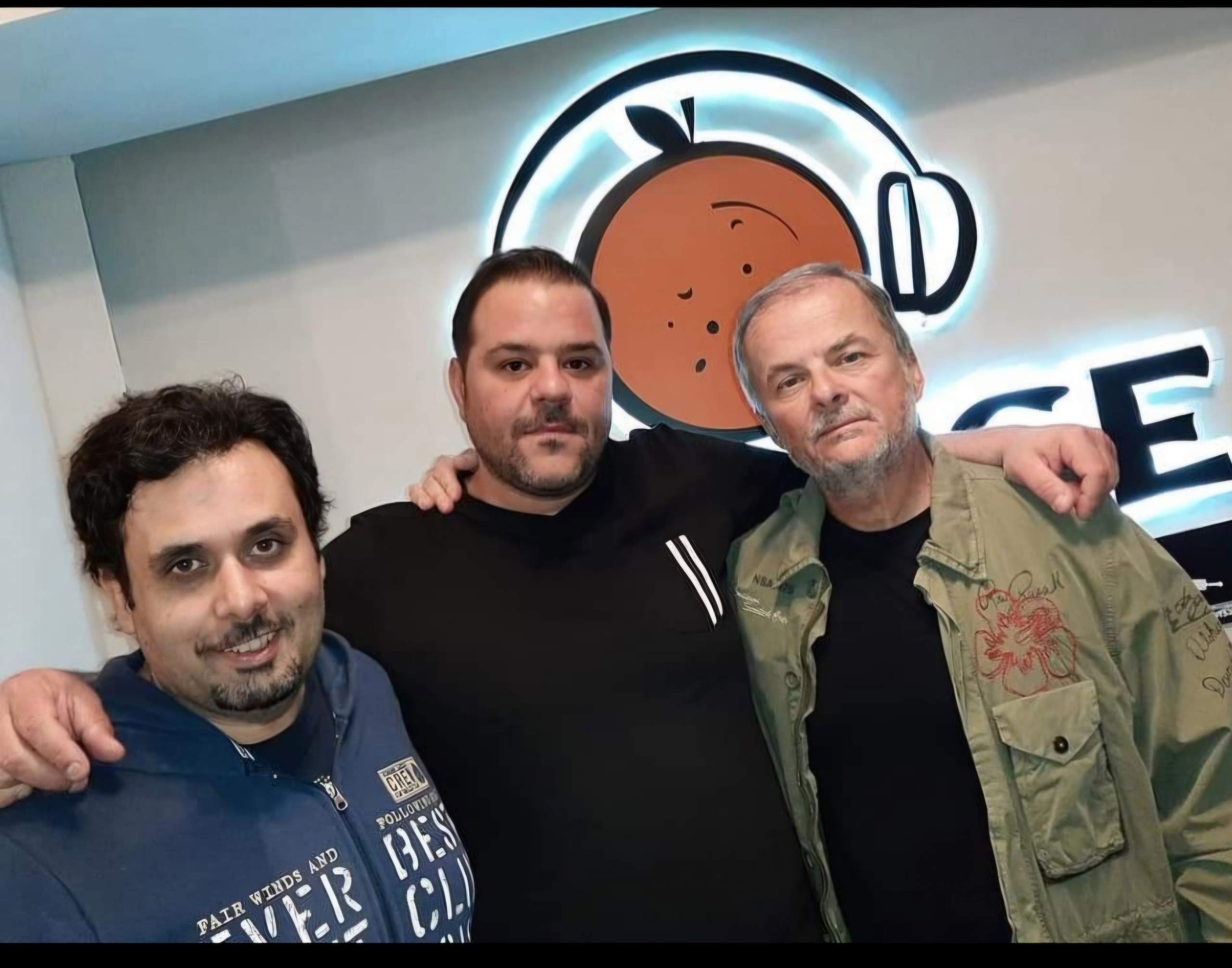 Μάνος Μακρίδης στιχουργός : «Υπάρχουν πανέμορφοι στίχοι που ποτέ δεν φτάνουν στο κοινό»