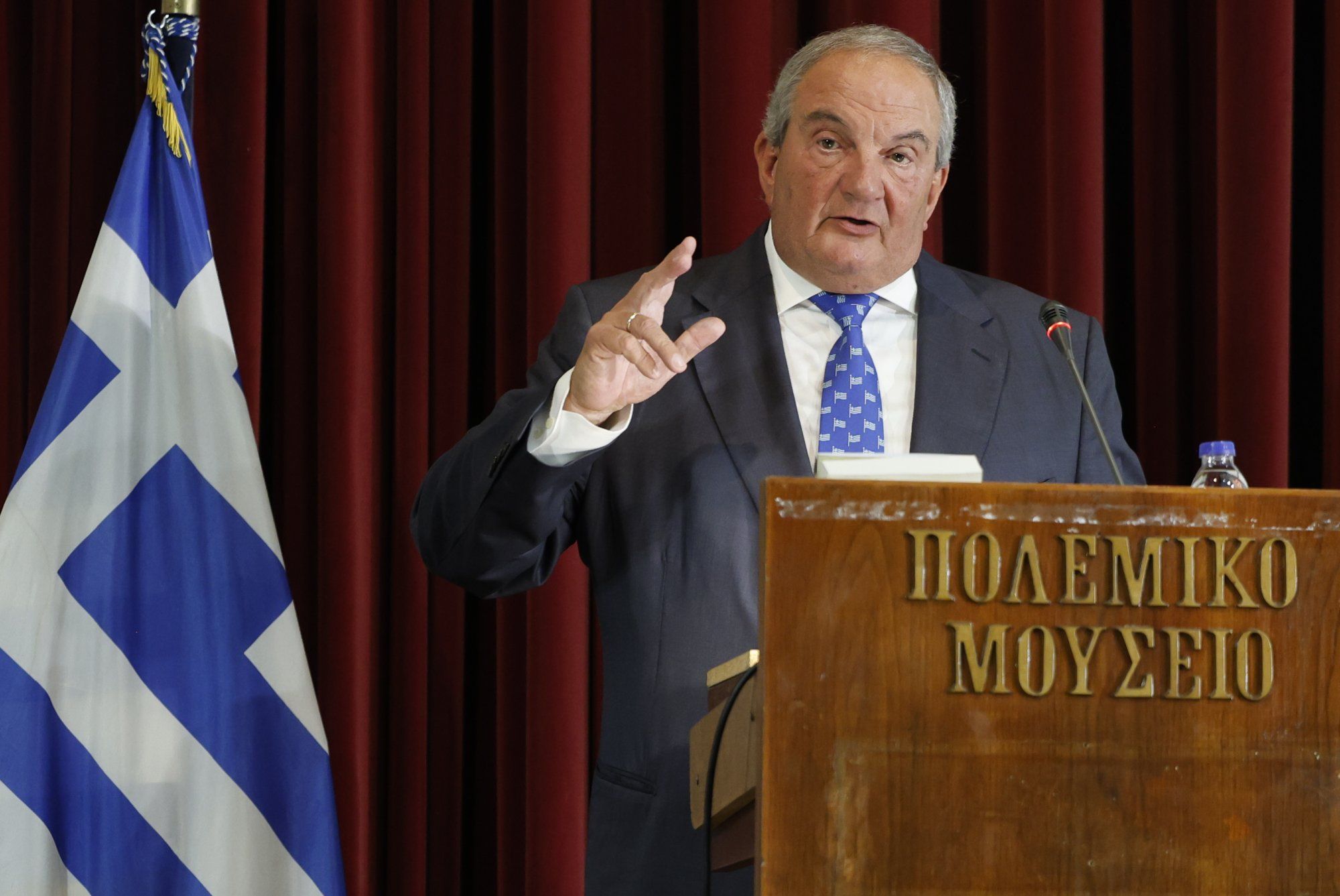 Σαμαράς – Καραμανλής: Άνοιξαν πυρ