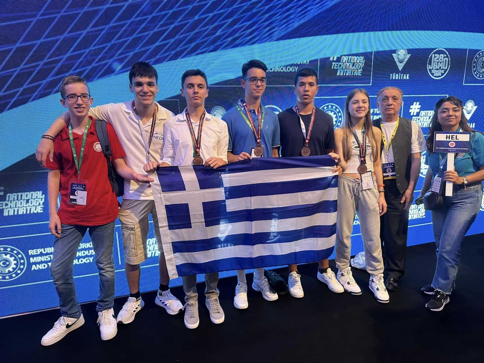 Επενδύοντας στο Μέλλον: Το Φυσικό Μεταλλικό Νερό ΘΕΟΝΗ δίπλα στους νέους που αρίστευσαν σε διεθνείς διαγωνισμούς