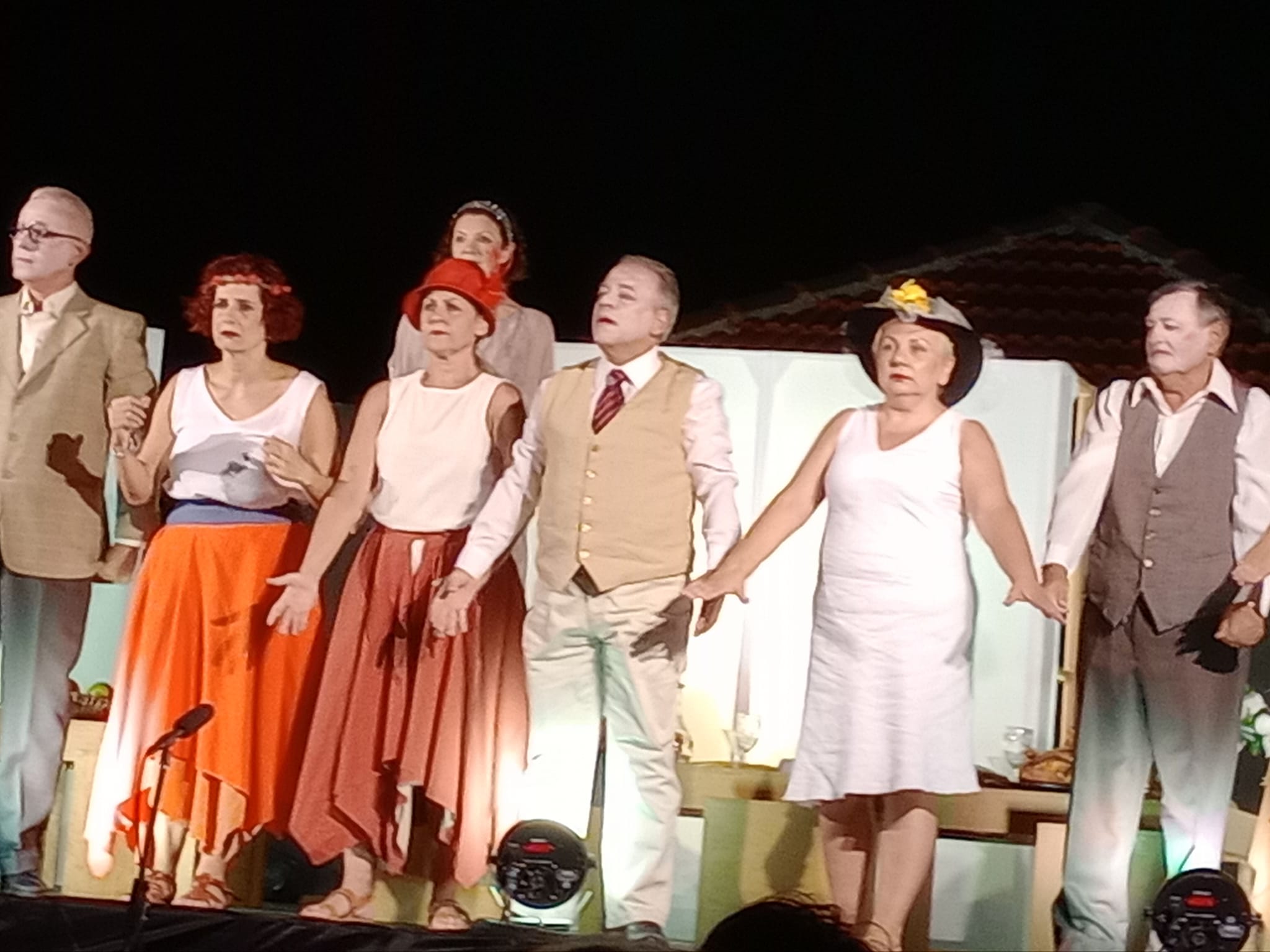 «Εκκλησιάζουσες» μία δυνατή παράσταση υψηλών προδιαγραφών