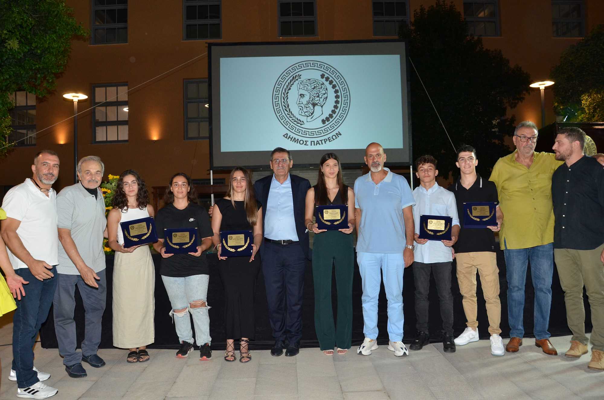 ΜΕ ΜΕΓΑΛΗ ΕΠΙΤΥΧΑ ΕΓΙΝΕ ΣΤΟ ΔΗΜΑΡΧΕΙΟ Η ΕΚΔΗΛΩΣΗ ΒΡΑΒΕΥΣΗΣ 27 ΠΑΤΡΙΝΩΝ ΑΘΛΗΤΩN