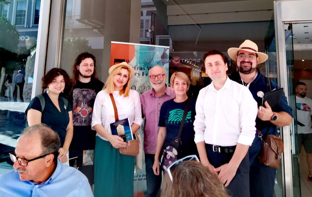Μια ξεχωριστή βραδιά κάτω από τον έναστρο αχαϊκό ουρανό πραγματοποιήθηκε το Σάββατο το βράδυ στη Βίλα «Κόλλα» από το 7ο Διεθνές Φεστιβάλ Ποίησης