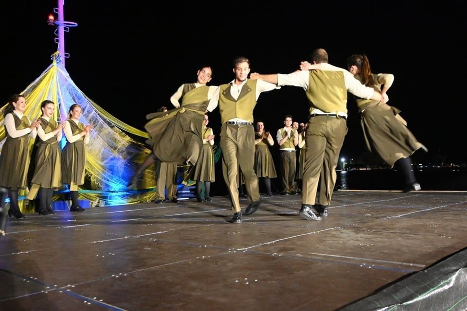 «Το μέλλον του χτες» από το Χορευτικό του Δήμου Πατρέων