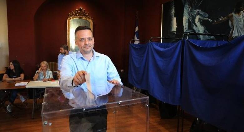Εκλογές ΠΑΣΟΚ: Ψήφισαν πάνω από 100.000 έως τις 12 το μεσημέρι, εκτιμήσεις για μεγάλη συμμετοχή σε όλη την χώρα