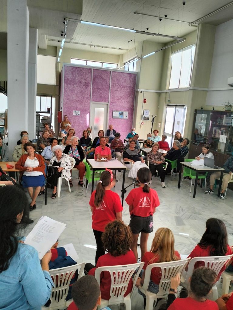 Συνάντηση μαθητών και ανθρώπων της τρίτης ηλικίας στο ΚΑΠΗ του ΚΟΔΗΠ στην Αγυιά