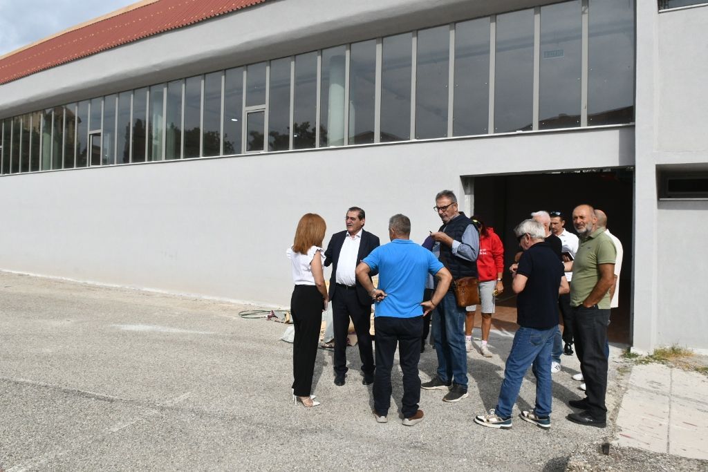 Ο Δήμαρχος Πατρέων Κώστας Πελετίδης επισκέφτηκε τα νέα, κλειστά, σχολικά προπονητήρια
