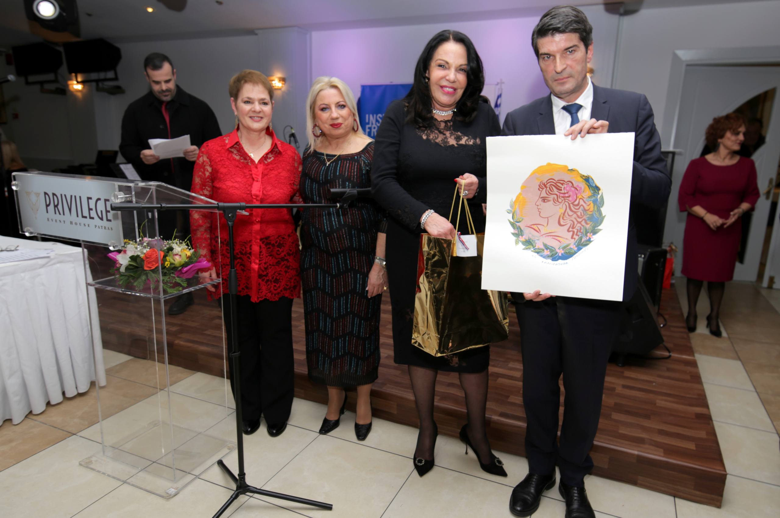 Μαρία Μανουσάκη- Μαλλιώρη η γυναίκα που αφιέρωσε τη ζωή της στην παιδεία και τον πολιτισμό μιλάει στο “π”