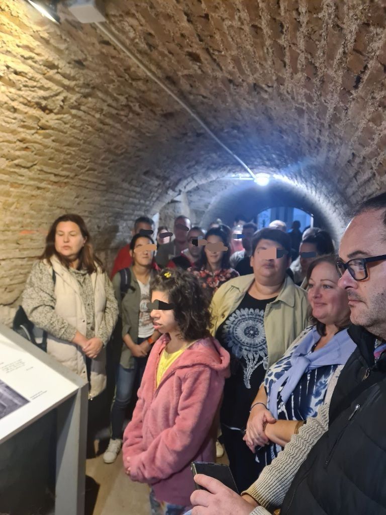 Τα παιδιά των ΚΔΑΠΑμεΑ του Κοινωνικού Οργανισμού του Δήμου Πατρέων στο Ιστορικό Καταφύγιο