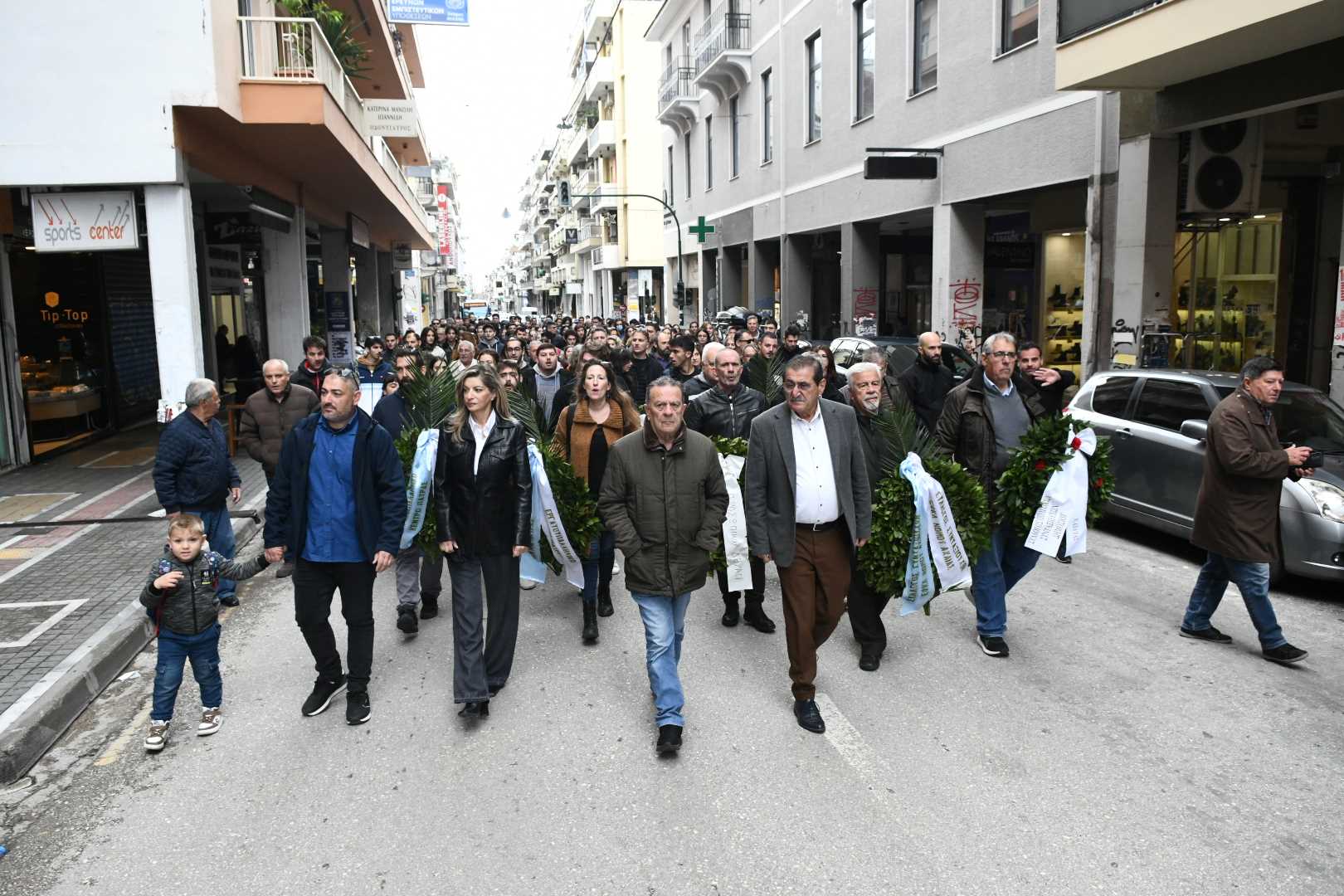 Κατάθεση στεφάνων σε Παράρτημα και Παλιά Ασφάλεια με αφορμή την 51η επέτειο από την Εξέγερση του Πολυτεχνείου από τη Δημοτική Αρχή