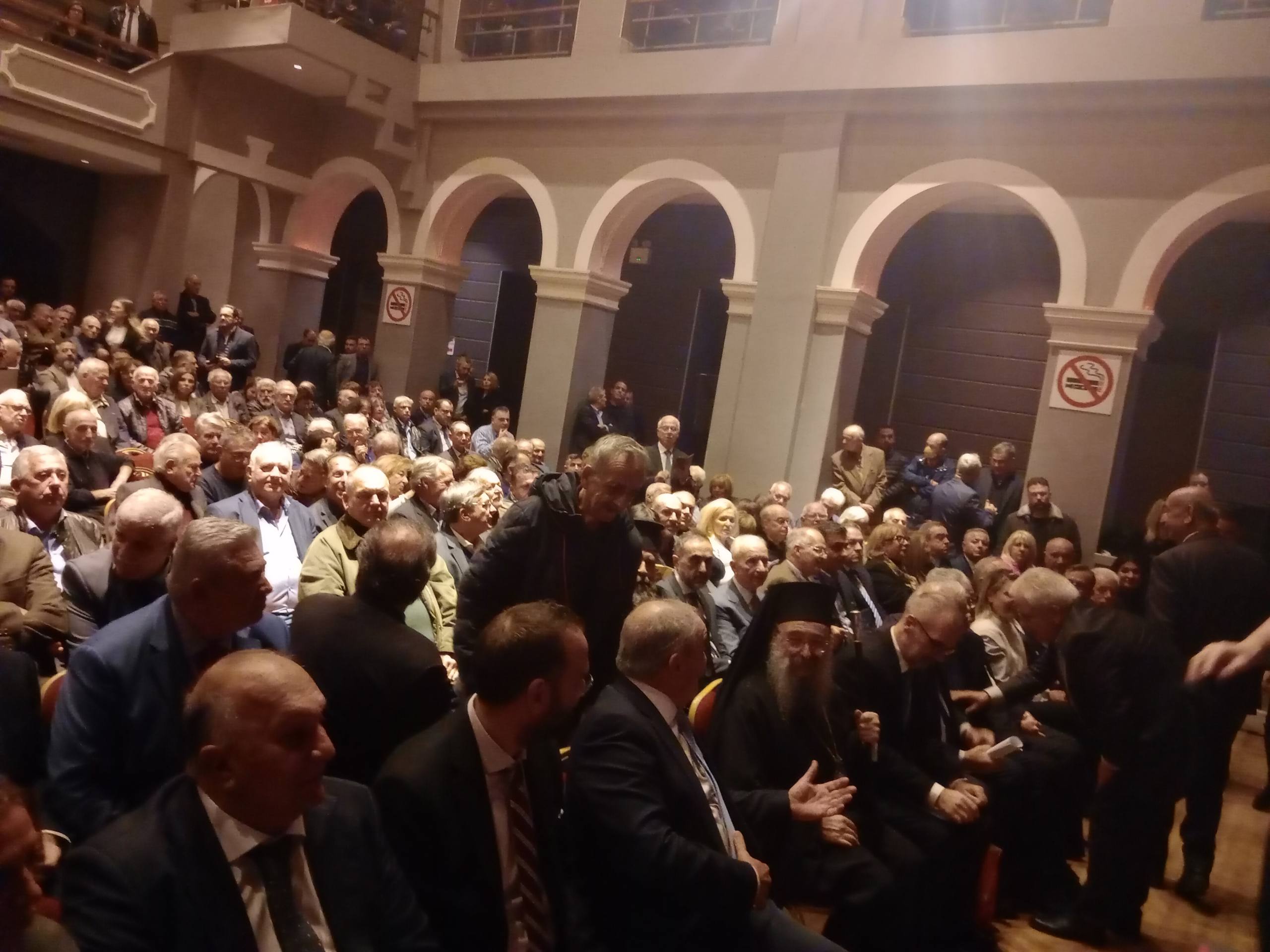 To “Π” ήταν στο “Royal”: Πολλαπλά μηνύματα Καραμανλή από την Πάτρα με πολλούς αποδέκτες