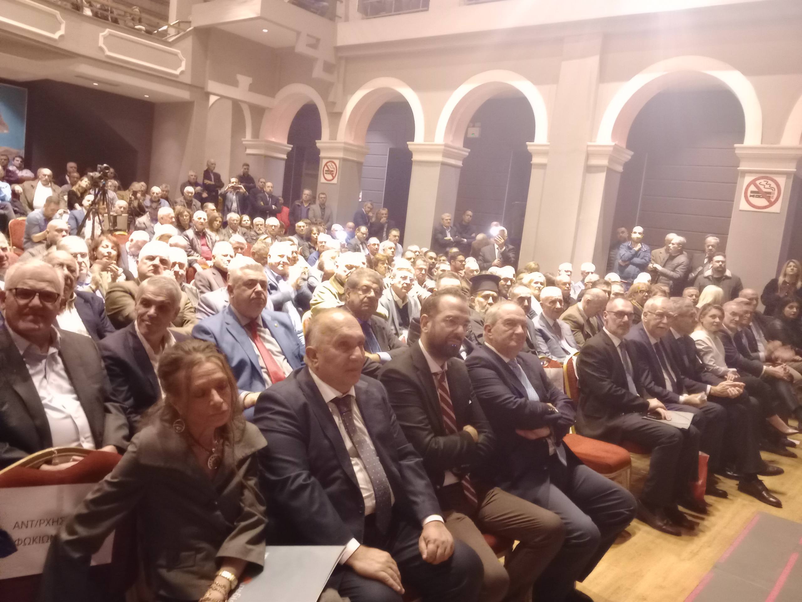 To “Π” ήταν στο “Royal”: Πολλαπλά μηνύματα Καραμανλή από την Πάτρα με πολλούς αποδέκτες