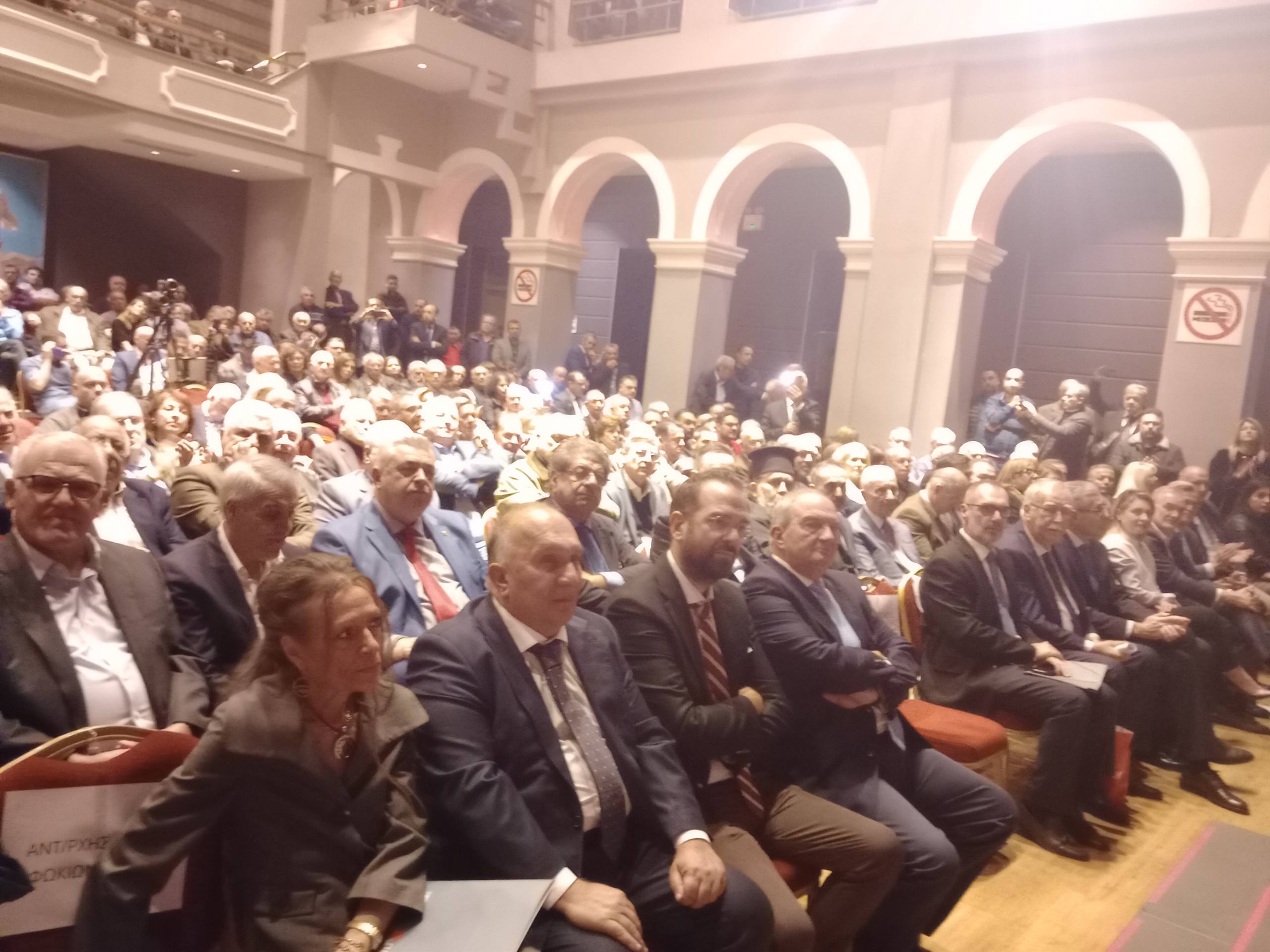 To “Π” ήταν στο “Royal”: Πολλαπλά μηνύματα Καραμανλή από την Πάτρα με πολλούς αποδέκτες