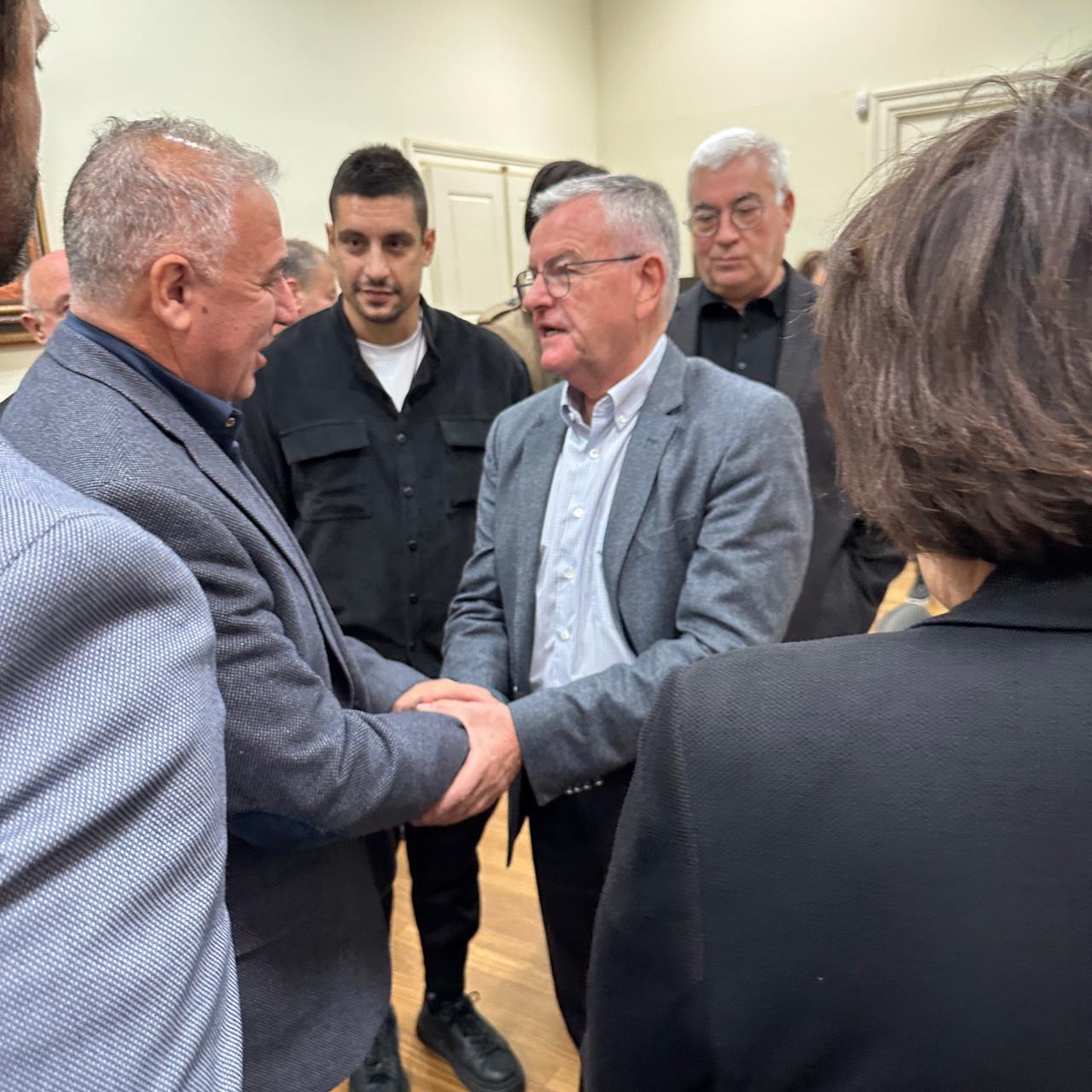 Το Αίγιο επισκέφθηκε το Σάββατο αντιπροσωπεία του συνδυασμού «Επιμελητήριο Για Όλους» με επικεφαλής τον υποψήφιο πρόεδρο Αντώνη Κουνάβη.