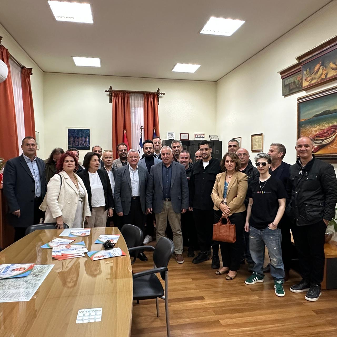 Το Αίγιο επισκέφθηκε το Σάββατο αντιπροσωπεία του συνδυασμού «Επιμελητήριο Για Όλους» με επικεφαλής τον υποψήφιο πρόεδρο Αντώνη Κουνάβη.