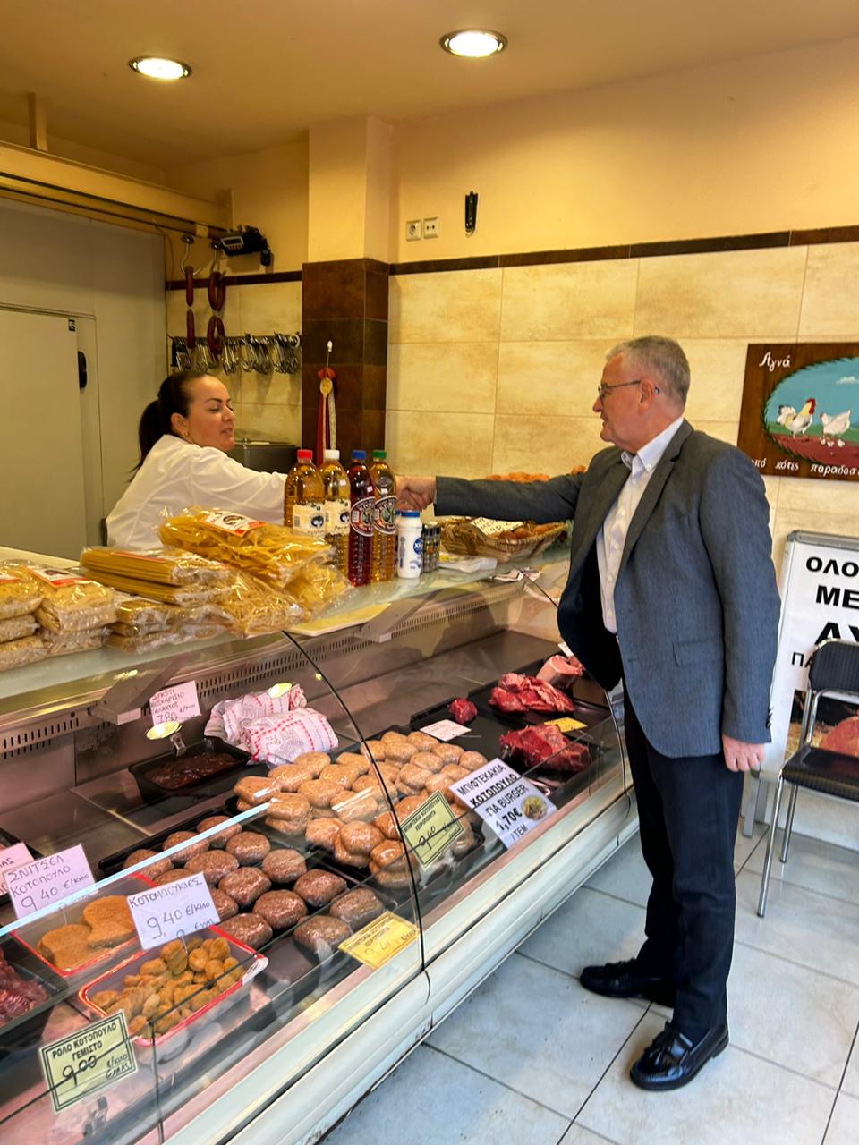 Το Αίγιο επισκέφθηκε το Σάββατο αντιπροσωπεία του συνδυασμού «Επιμελητήριο Για Όλους» με επικεφαλής τον υποψήφιο πρόεδρο Αντώνη Κουνάβη.