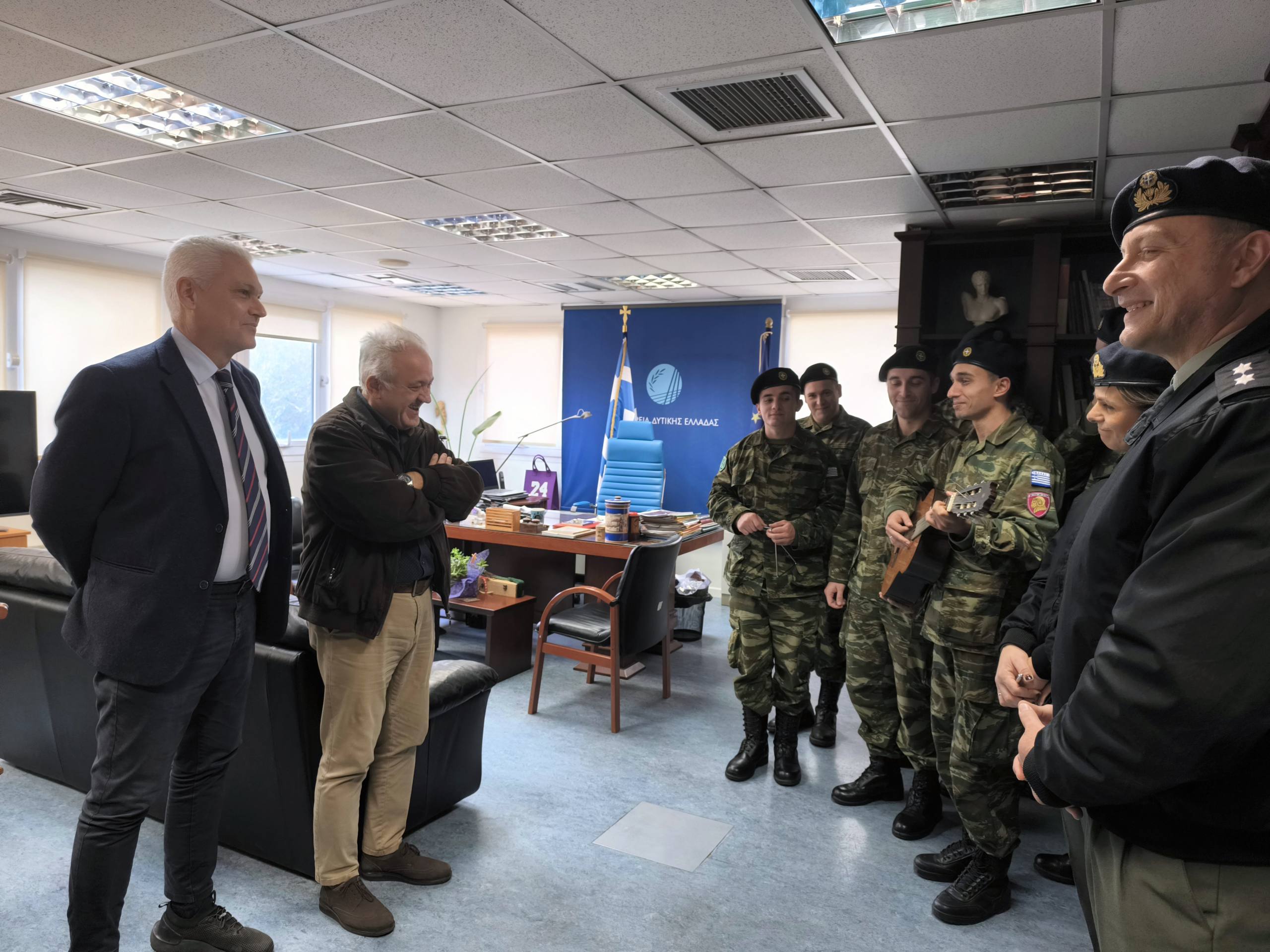 Έψαλαν τα παραδοσιακά κάλαντα στον Φωκίωνα Ζαΐμη: «Ας αφήσουμε το «φως» των Χριστουγέννων να μας καθοδηγεί με αισιοδοξία, αγάπη και αλληλοσεβασμό»