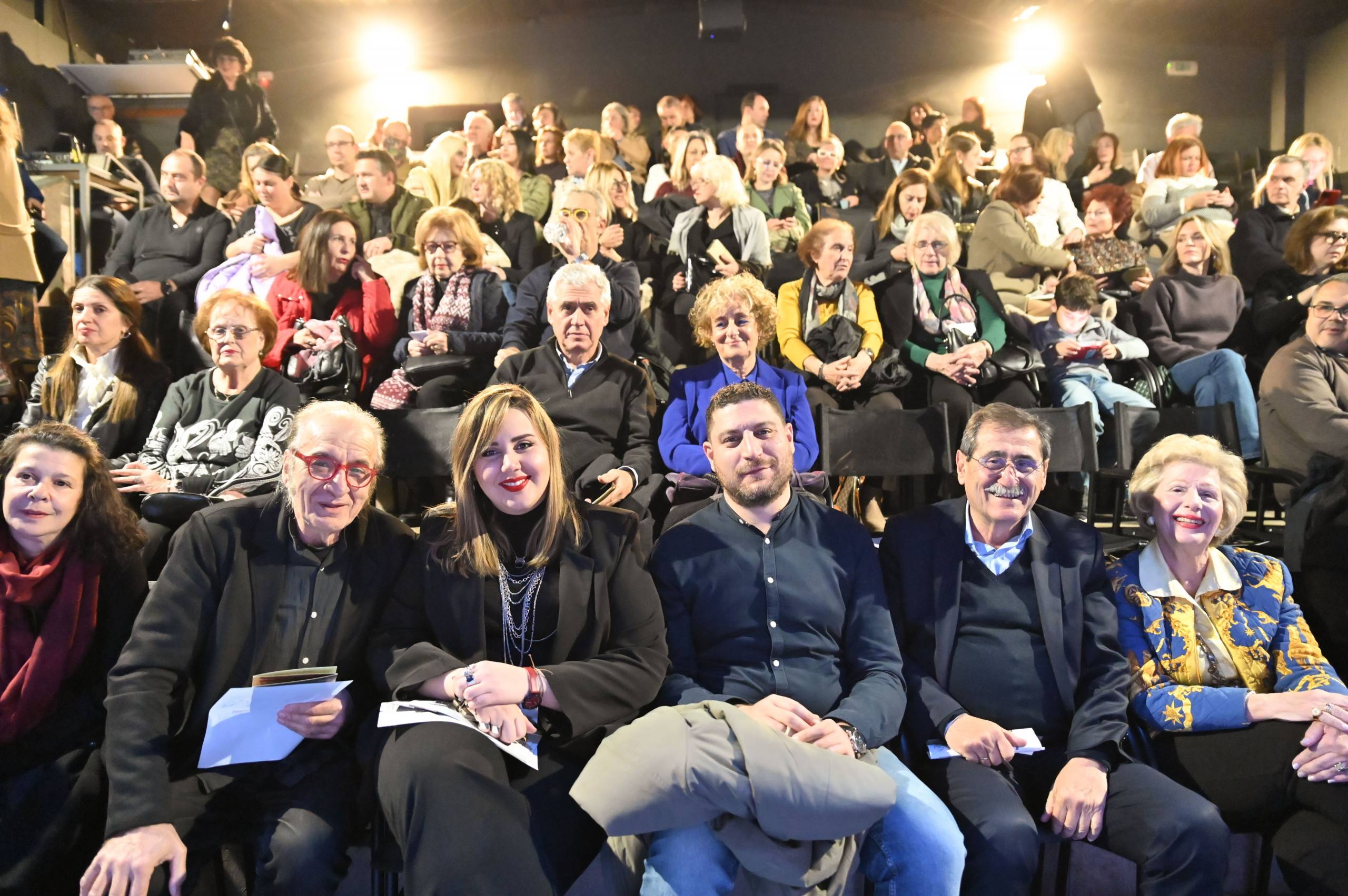 Με επιτυχία πραγματοποιήθηκε η πρεμιέρα του έργου του ΔΗ.ΠΕ.ΘΕ. Πάτρας Δεν πληρώνομαι! Δεν πληρώνω; Στο θέατρο ΕΠΙΚΕΝΤΡΟ+