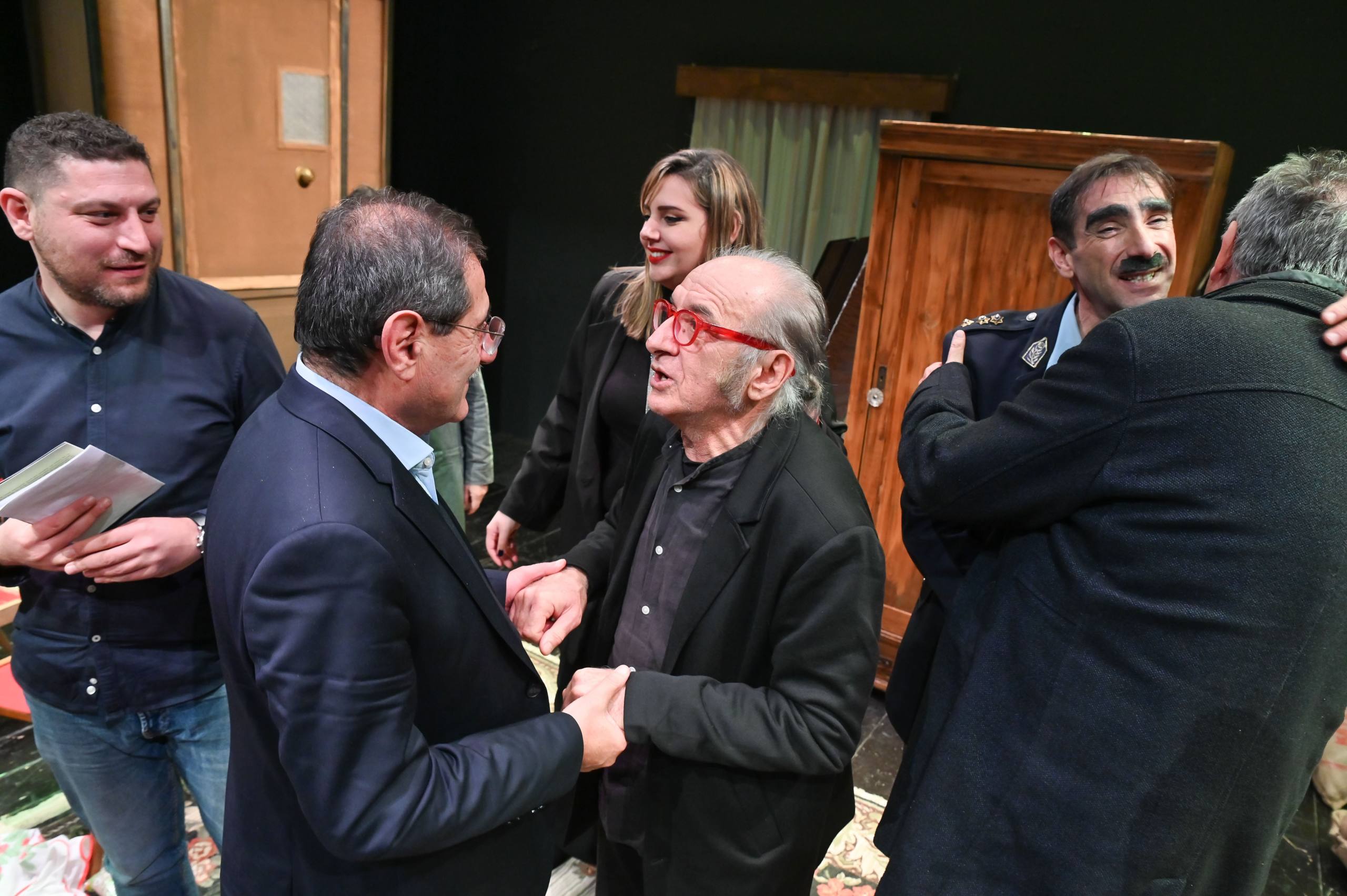Με επιτυχία πραγματοποιήθηκε η πρεμιέρα του έργου του ΔΗ.ΠΕ.ΘΕ. Πάτρας  Δεν πληρώνομαι! Δεν πληρώνω; Στο θέατρο ΕΠΙΚΕΝΤΡΟ+