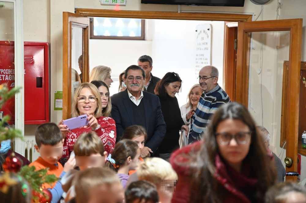 Ο ΔΗΜΑΡΧΟΣ ΠΑΤΡΕΩΝ, ΚΩΣΤΑΣ ΠΕΛΕΤΙΔΗΣ, ΣΤΑ ΙΔΡΥΜΑΤΑ ΚΑΙ ΣΤΟ ΚΑΡΑΜΑΝΔΑΝΕΙΟ ΓΙΑ ΑΝΤΑΛΛΑΓΗ ΕΥΧΩΝ