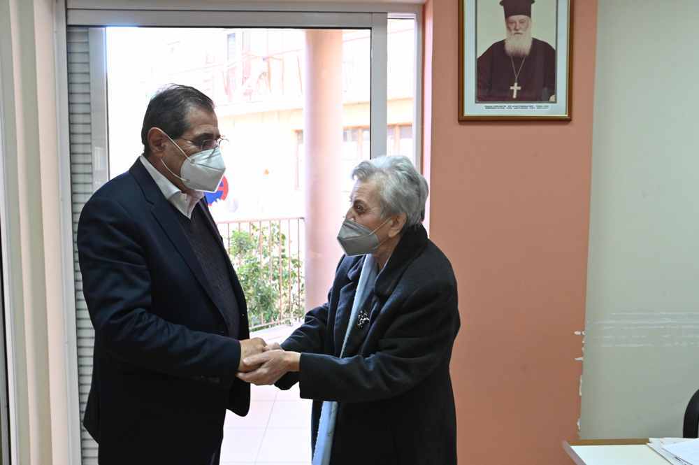 Ο ΔΗΜΑΡΧΟΣ ΠΑΤΡΕΩΝ, ΚΩΣΤΑΣ ΠΕΛΕΤΙΔΗΣ, ΣΤΑ ΙΔΡΥΜΑΤΑ ΚΑΙ ΣΤΟ ΚΑΡΑΜΑΝΔΑΝΕΙΟ ΓΙΑ ΑΝΤΑΛΛΑΓΗ ΕΥΧΩΝ