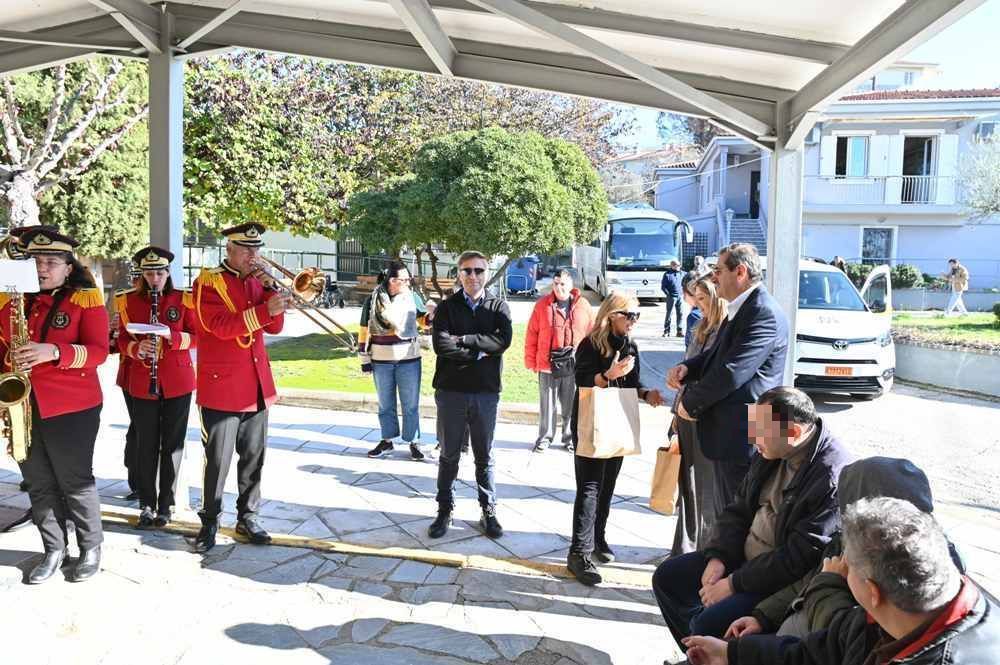 Ο ΔΗΜΑΡΧΟΣ ΠΑΤΡΕΩΝ, ΚΩΣΤΑΣ ΠΕΛΕΤΙΔΗΣ, ΣΤΑ ΙΔΡΥΜΑΤΑ ΚΑΙ ΣΤΟ ΚΑΡΑΜΑΝΔΑΝΕΙΟ ΓΙΑ ΑΝΤΑΛΛΑΓΗ ΕΥΧΩΝ