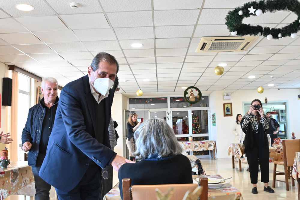 Ο ΔΗΜΑΡΧΟΣ ΠΑΤΡΕΩΝ, ΚΩΣΤΑΣ ΠΕΛΕΤΙΔΗΣ, ΣΤΑ ΙΔΡΥΜΑΤΑ ΚΑΙ ΣΤΟ ΚΑΡΑΜΑΝΔΑΝΕΙΟ ΓΙΑ ΑΝΤΑΛΛΑΓΗ ΕΥΧΩΝ