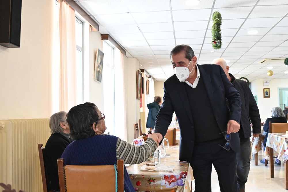 Ο ΔΗΜΑΡΧΟΣ ΠΑΤΡΕΩΝ, ΚΩΣΤΑΣ ΠΕΛΕΤΙΔΗΣ, ΣΤΑ ΙΔΡΥΜΑΤΑ ΚΑΙ ΣΤΟ ΚΑΡΑΜΑΝΔΑΝΕΙΟ ΓΙΑ ΑΝΤΑΛΛΑΓΗ ΕΥΧΩΝ