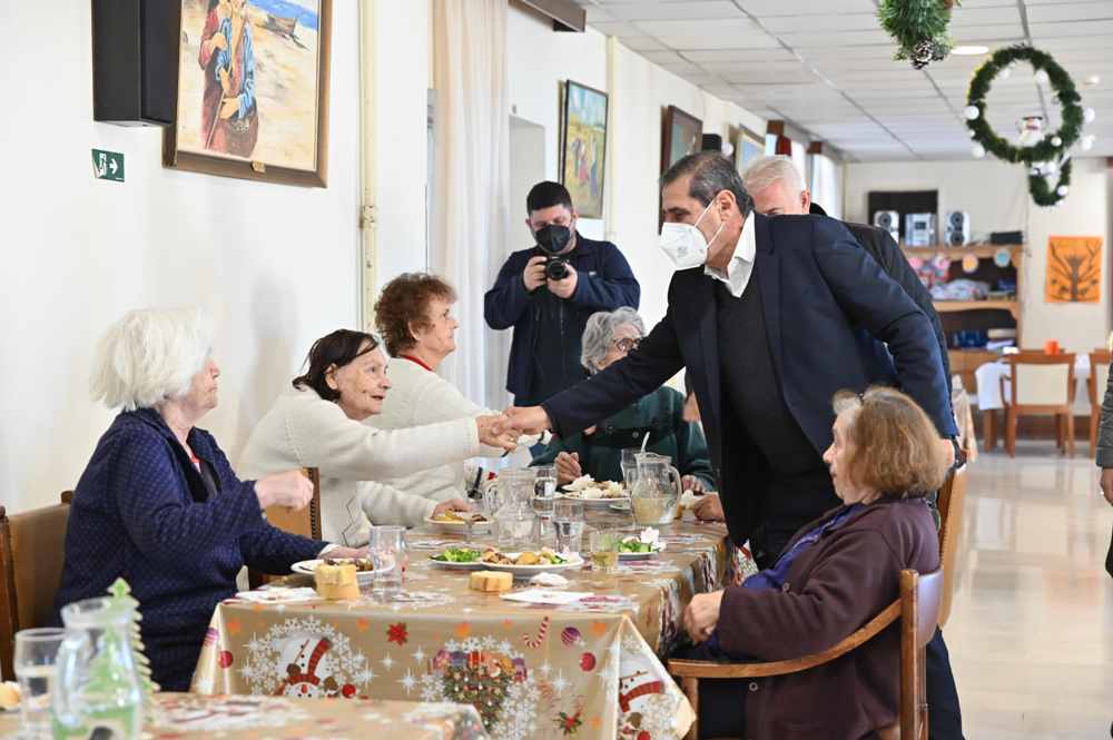 Ο ΔΗΜΑΡΧΟΣ ΠΑΤΡΕΩΝ, ΚΩΣΤΑΣ ΠΕΛΕΤΙΔΗΣ, ΣΤΑ ΙΔΡΥΜΑΤΑ ΚΑΙ ΣΤΟ ΚΑΡΑΜΑΝΔΑΝΕΙΟ ΓΙΑ ΑΝΤΑΛΛΑΓΗ ΕΥΧΩΝ
