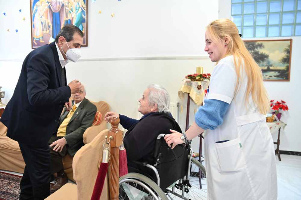 Ο ΔΗΜΑΡΧΟΣ ΠΑΤΡΕΩΝ, ΚΩΣΤΑΣ ΠΕΛΕΤΙΔΗΣ, ΣΤΑ ΙΔΡΥΜΑΤΑ ΚΑΙ ΣΤΟ ΚΑΡΑΜΑΝΔΑΝΕΙΟ ΓΙΑ ΑΝΤΑΛΛΑΓΗ ΕΥΧΩΝ
