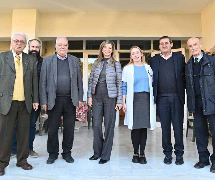Ο ΔΗΜΑΡΧΟΣ ΠΑΤΡΕΩΝ, ΚΩΣΤΑΣ ΠΕΛΕΤΙΔΗΣ, ΣΤΑ ΙΔΡΥΜΑΤΑ ΚΑΙ ΣΤΟ ΚΑΡΑΜΑΝΔΑΝΕΙΟ ΓΙΑ ΑΝΤΑΛΛΑΓΗ ΕΥΧΩΝ