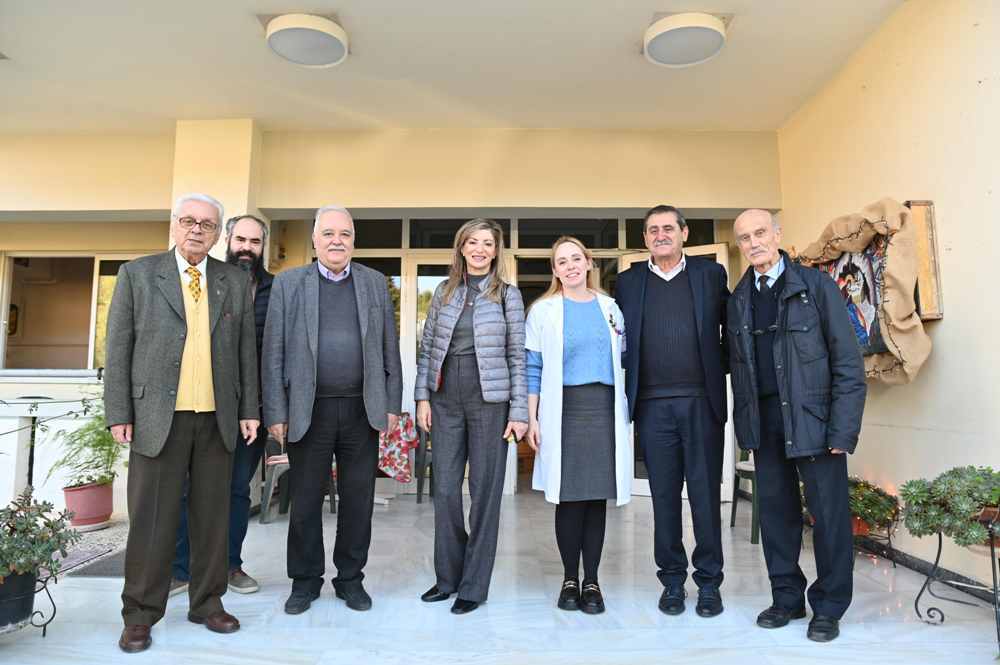 Ο ΔΗΜΑΡΧΟΣ ΠΑΤΡΕΩΝ, ΚΩΣΤΑΣ ΠΕΛΕΤΙΔΗΣ, ΣΤΑ ΙΔΡΥΜΑΤΑ ΚΑΙ ΣΤΟ ΚΑΡΑΜΑΝΔΑΝΕΙΟ ΓΙΑ ΑΝΤΑΛΛΑΓΗ ΕΥΧΩΝ