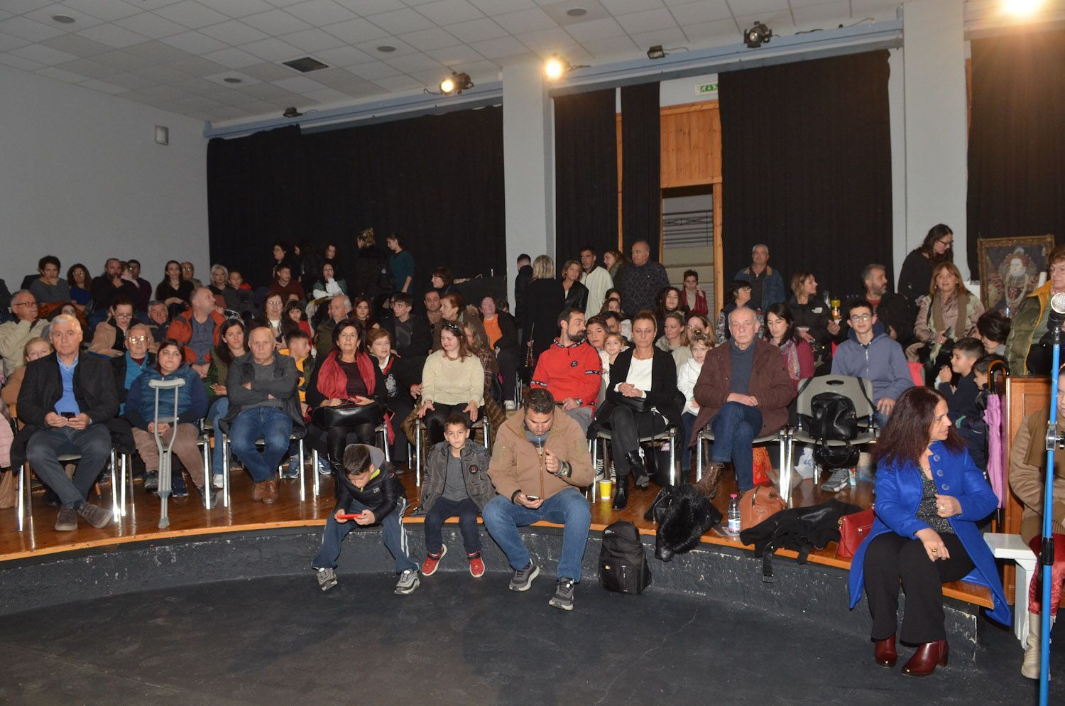 Πραγματοποιήθηκε με επιτυχία η Χριστουγεννιάτικη Γιορτή  των παιδιών του ΚΔΑΠ ΑΜΕΑ ΚΟΜΑΙΘΩ του Δήμου Πατρέων
