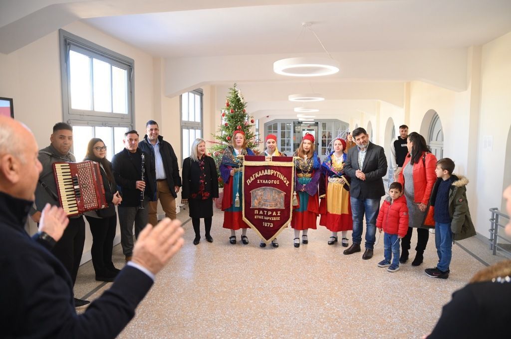 Πρωτοχρονιάτικα κάλαντα στο Δημαρχείο της Πάτρας