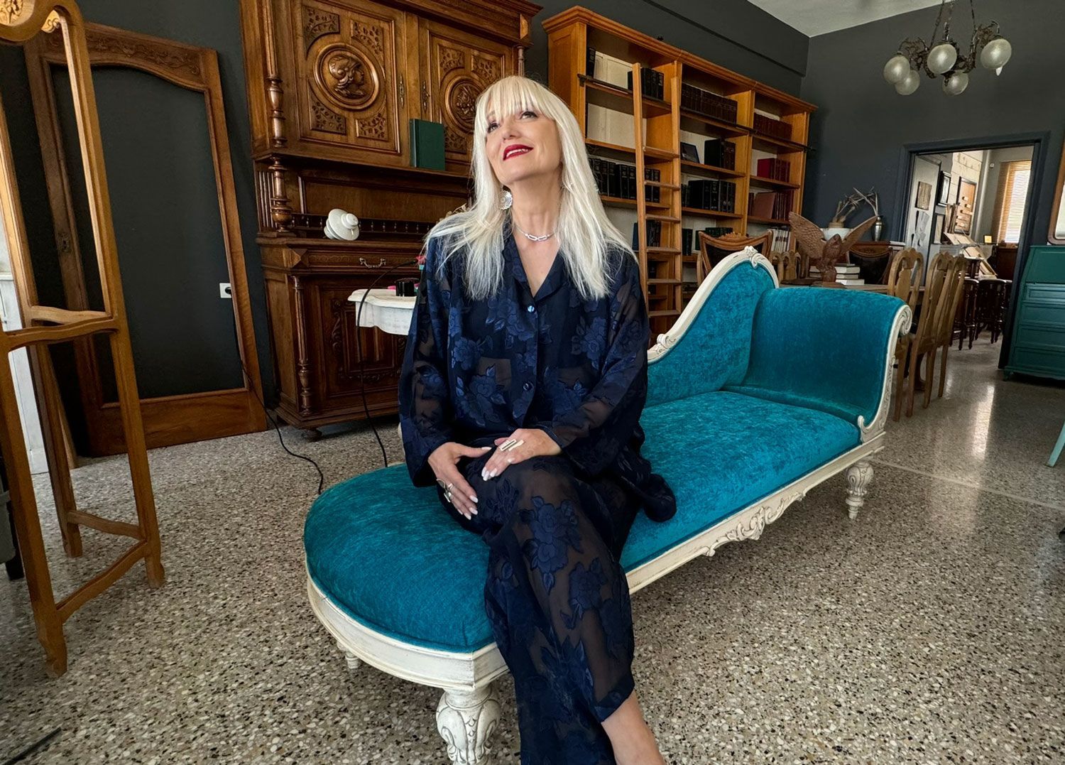 «Με δύναμη», βασισμένο στο : «Με δύναμη από την Κηφισιά».