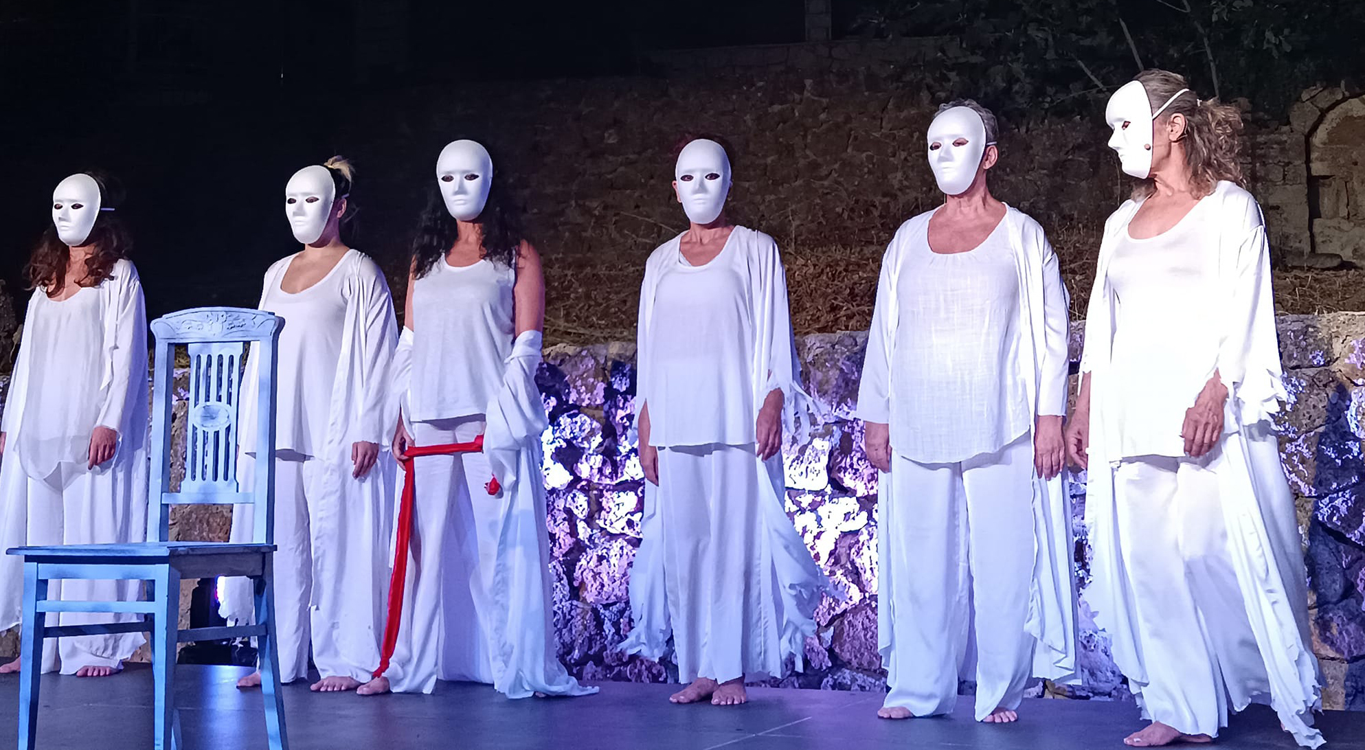 Θεατρική Ομάδα Ευρωστίνης «ΠΕΙΡΑΜΑΤΙΣΤΕΣ» – «ΜΕ ΤΟ ΣΤΟΜΑ ΚΛΕΙΣΤΟ»