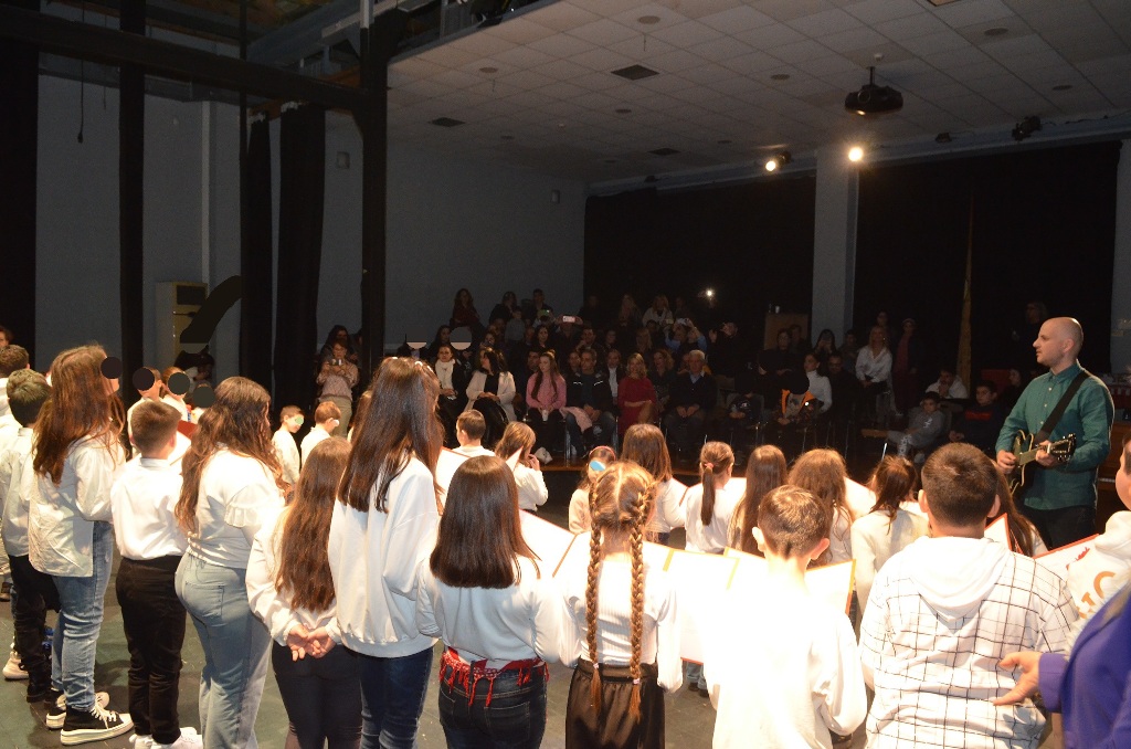 Την πρωτοχρονιάτικη πίτα έκοψε το ΚΔΑΠ Αρκτικού Διαμερίσματος στο θέατρο Μπάρρυ