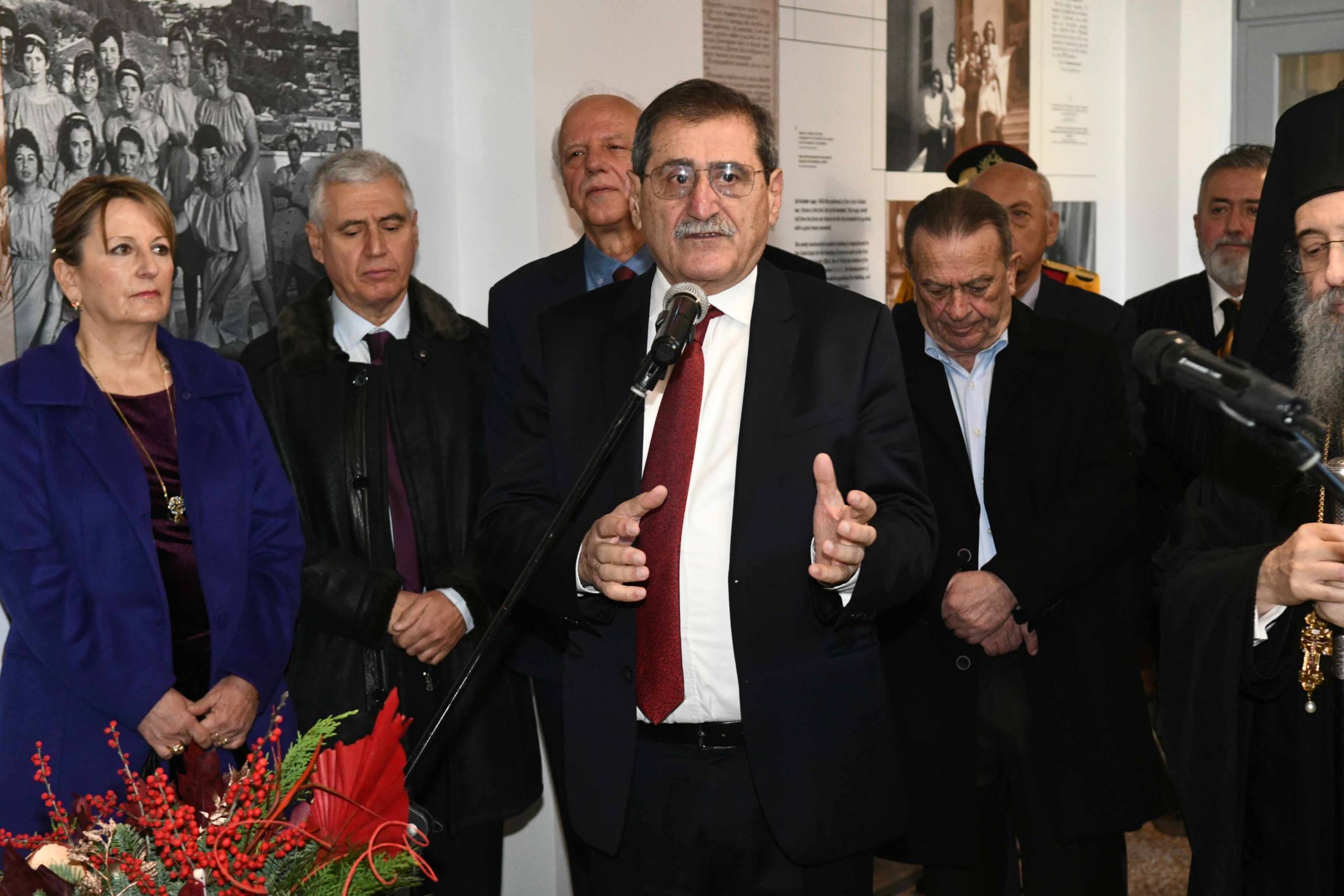 ΤΕΛΕΤΗ ΚΟΠΗΣ ΠΡΩΤΟΧΡΟΝΙΑΤΙΚΗΣ ΠΙΤΑΣ ΚΑΙ ΑΝΤΑΛΛΑΓΗΣ ΕΥΧΩΝ ΣΤΟ ΔΗΜΑΡΧΕΙΟ ΓΙΑ ΤΗ ΝΕΑ ΧΡΟΝΙΑ