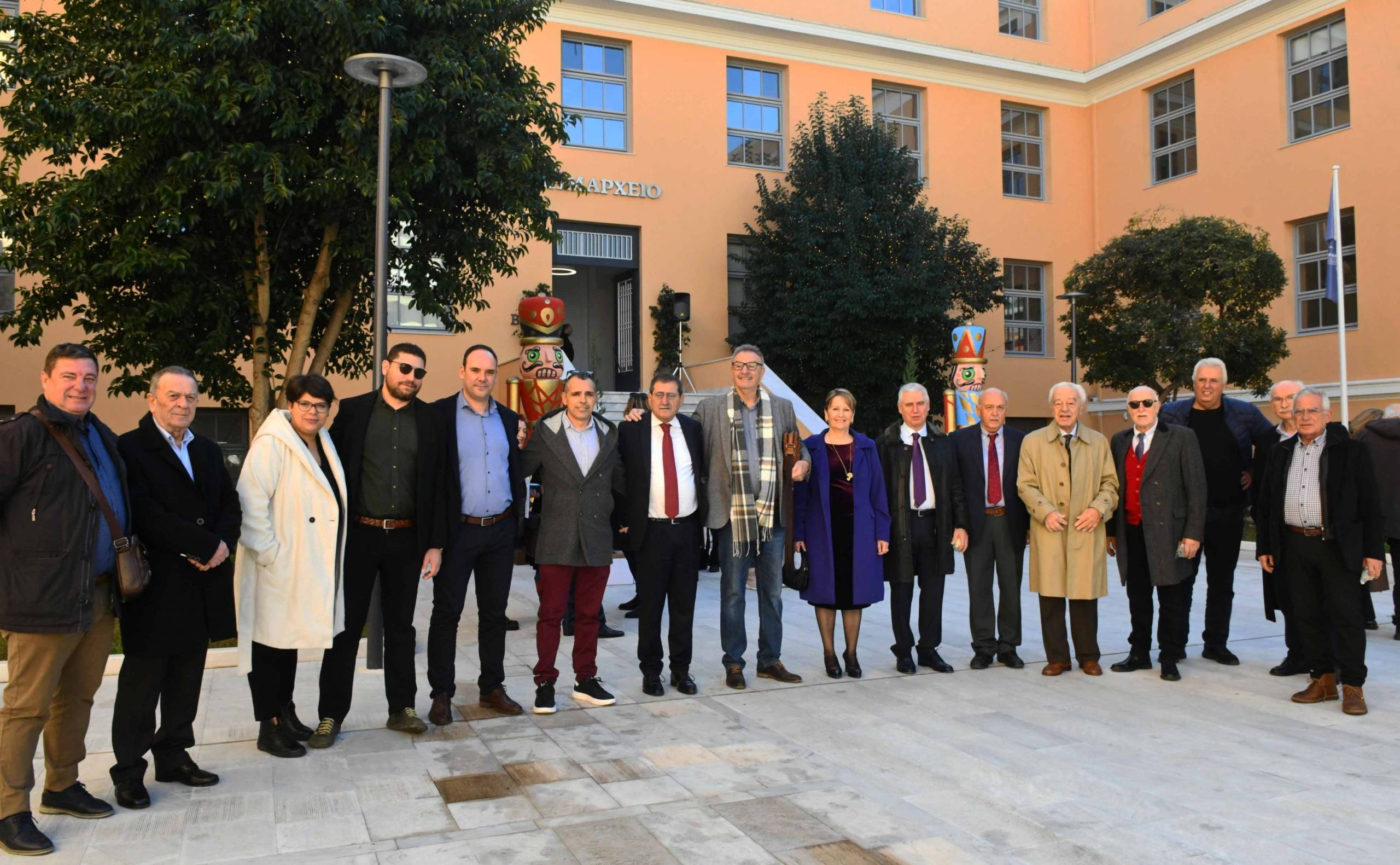 ΤΕΛΕΤΗ ΚΟΠΗΣ ΠΡΩΤΟΧΡΟΝΙΑΤΙΚΗΣ ΠΙΤΑΣ ΚΑΙ ΑΝΤΑΛΛΑΓΗΣ ΕΥΧΩΝ ΣΤΟ ΔΗΜΑΡΧΕΙΟ ΓΙΑ ΤΗ ΝΕΑ ΧΡΟΝΙΑ