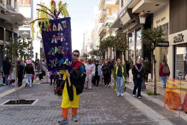 Έγινε Ντόρος στο κέντρο της καρναβαλικής Πάτρας
