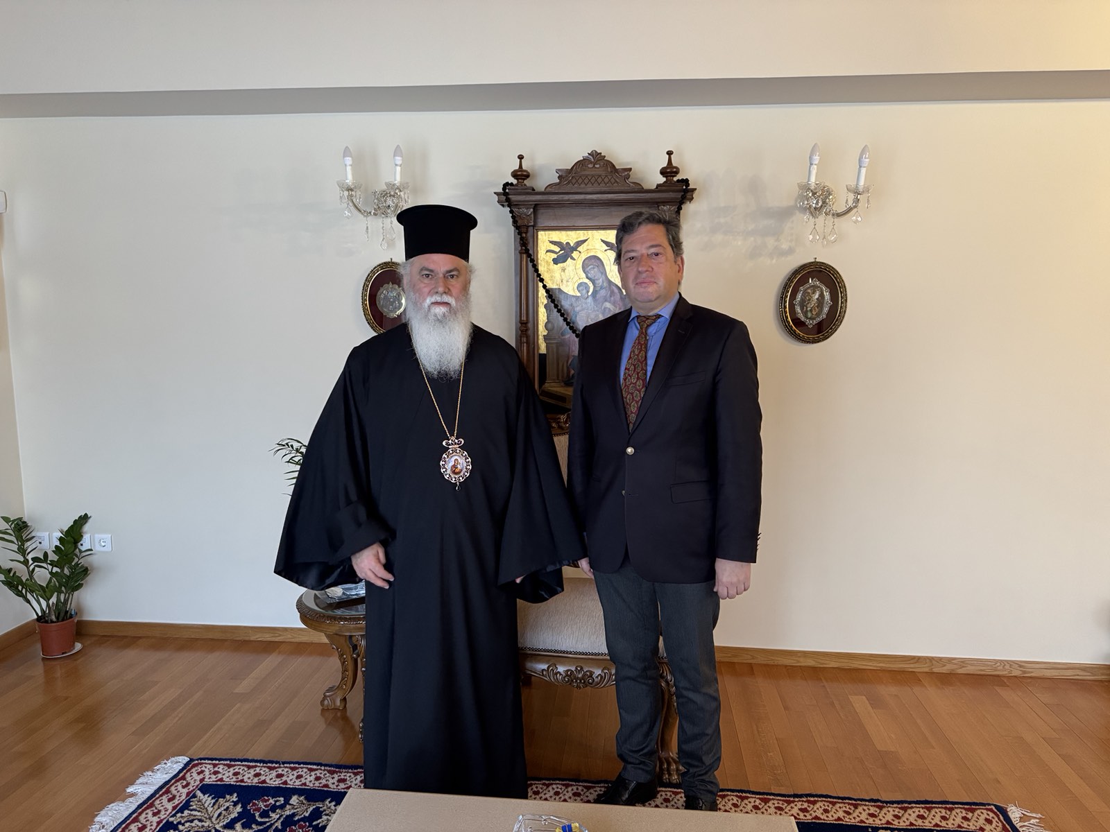 Συνάντηση υποψήφιου βουλευτή Αχαΐας με την Ελληνική Λύση, Δημήτρη Παλούμπη, με τον Σεβασμιώτατο Μητροπολίτη Καλαβρύτων και Αιγιαλείας κ.κ Ιερώνυμο – Στενή συνεργασία για θέματα Εκκλησίας, Πολιτείας και Κοινωνίας