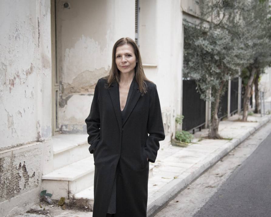H παράσταση «Η μάνα αυτουνού… Έλλη Ζάχου Ταχτσή» παίρνει νέα παράταση και συνεχίζεται έως και την Κυριακή των Βαΐων (13/04/2025) στο θέατρο Eν Αθήναις