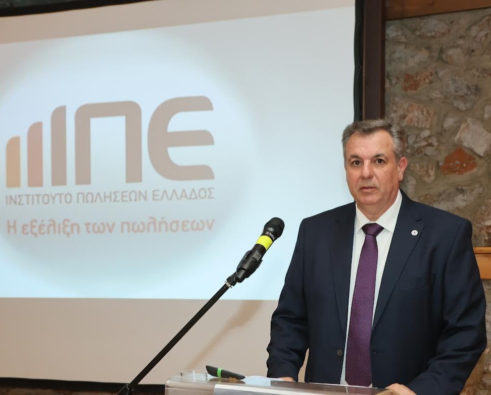 Ο Αντώνης Ποταμίτης στην κοπή πίτας του ΙΠΕ «για καλό σκοπό»